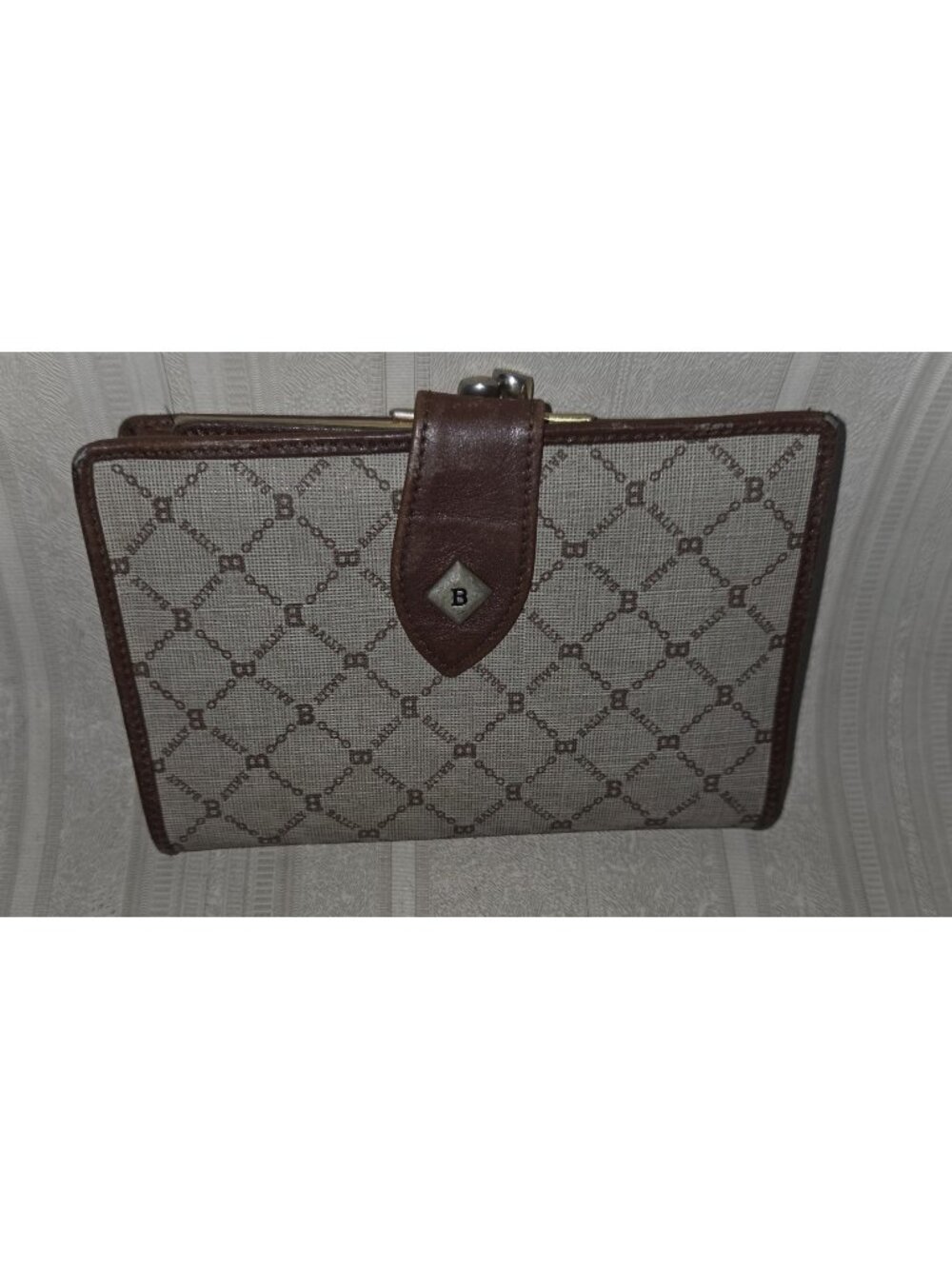 BALLY Bifold Wallet Kiss Lock Coin Pocket Leather Vintage